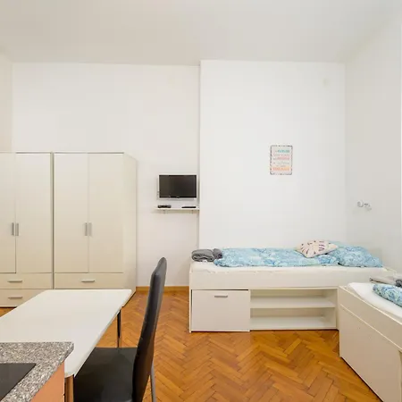 Todorovic * プーラ