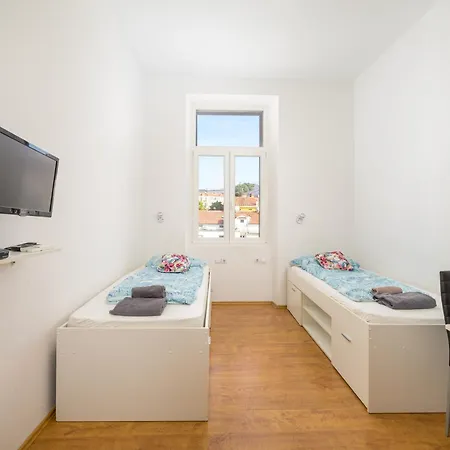 Todorovic * プーラ